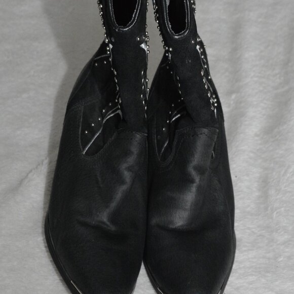 Dingo Black Ankle Boots with White Accents - Picture 4 of 6